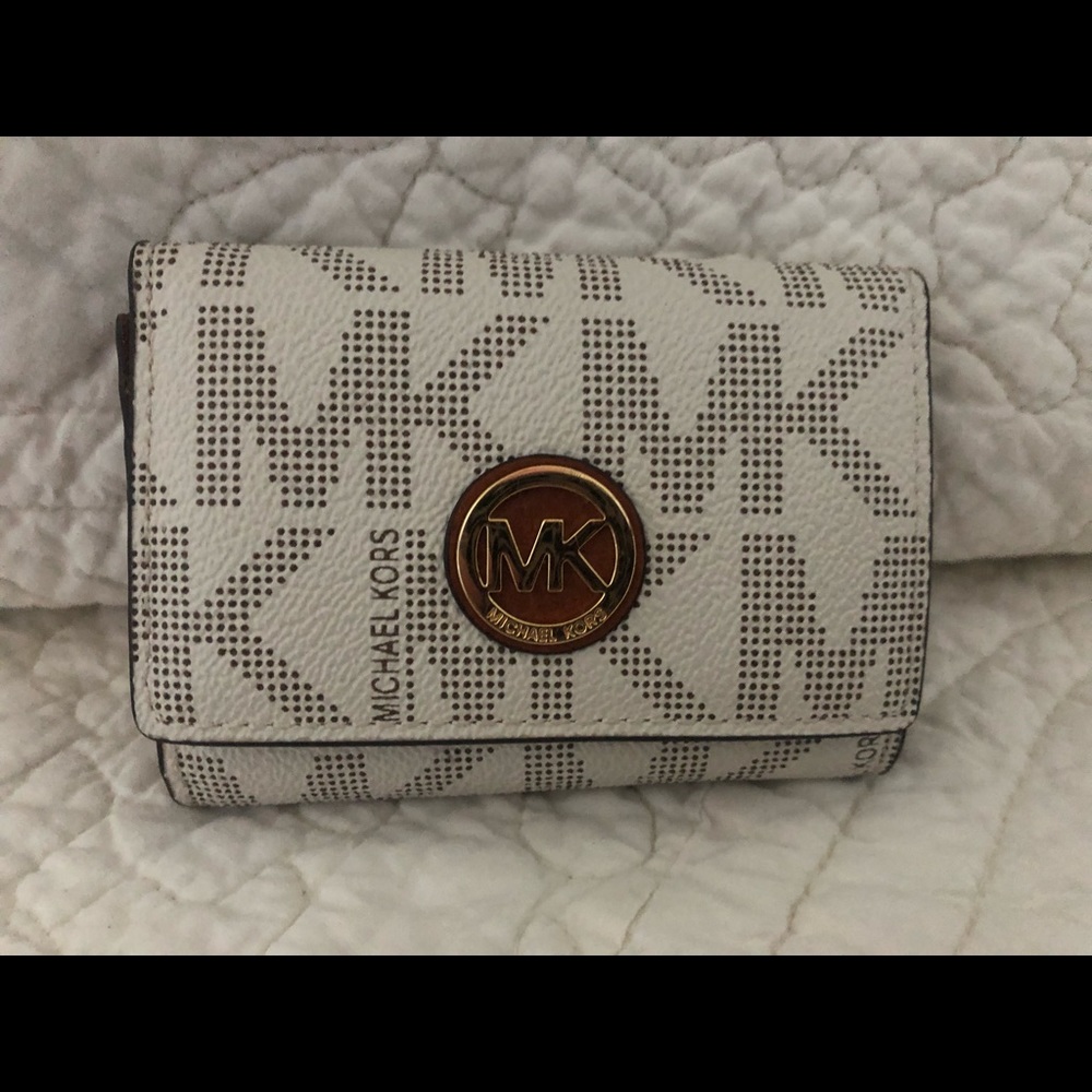 🔥🔥 Price Drop   Michael Kors Wallet
